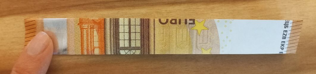 Zusammengeklappter 50 Euro Schein