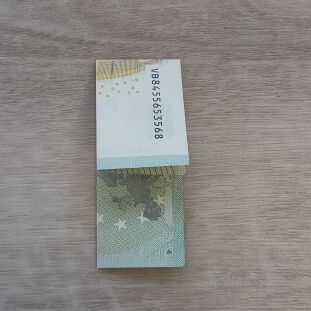 Geld falten Krawatte Schritt 3